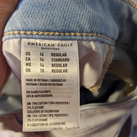 American Eagle High Waisted Jeans - Picture 4 of 4
